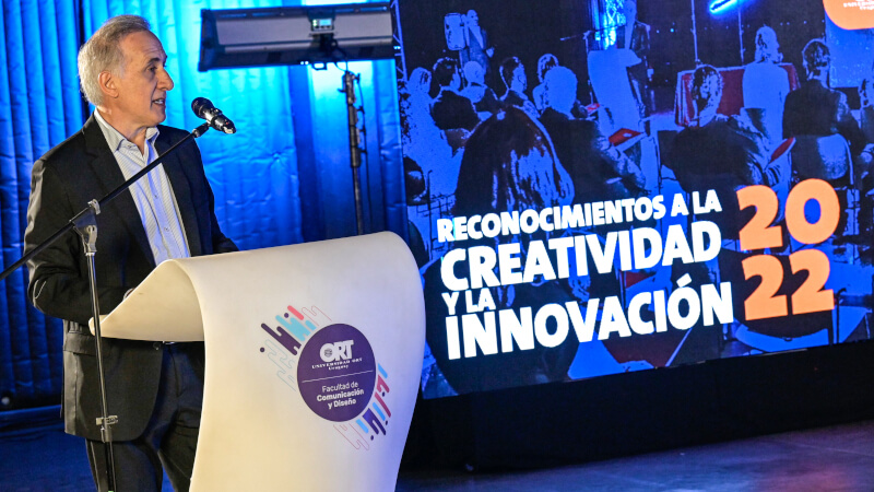 *Ing. Eduardo Hipogrosso, Decano de la Facultad de Comunicación y Diseño de la Universidad ORT Uruguay, en la cuarta edición de los Reconocimientos a la Creatividad y la Innovación.*