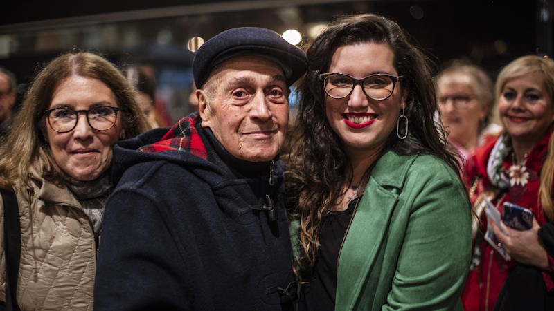 *Valentina Baracco (der.) junto a su abuelo y su madre. Foto: Lucía Silva.