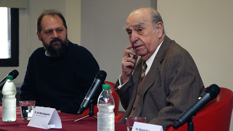 *Vicente Lamónaca y Julio María Sanguinetti durante la exposición*