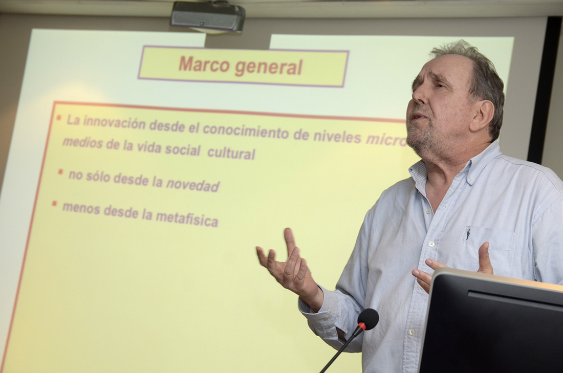 José Luis Fernández durante la conferencia. Foto: Universidad ORT Uruguay.