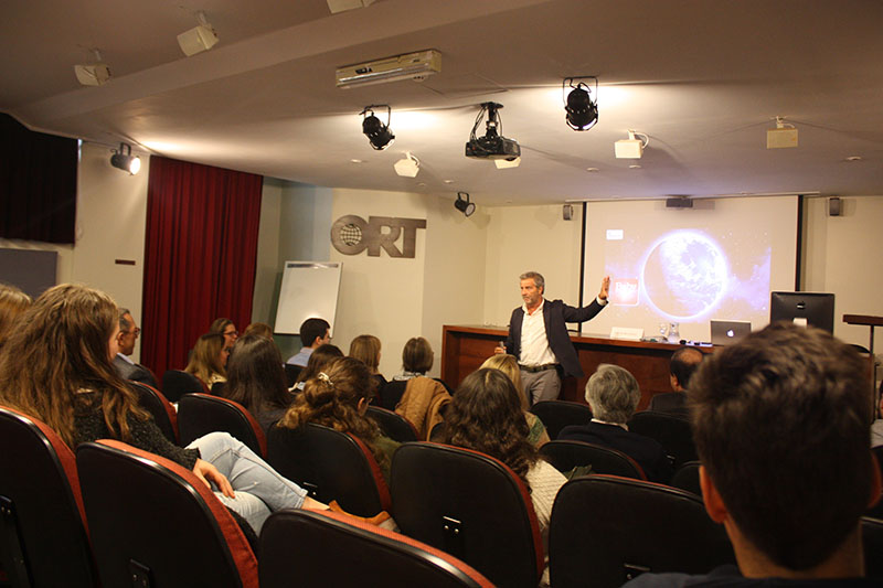 Norbert Monfort en la Escuela de Comunicación. Foto: Universidad ORT Uruguay.